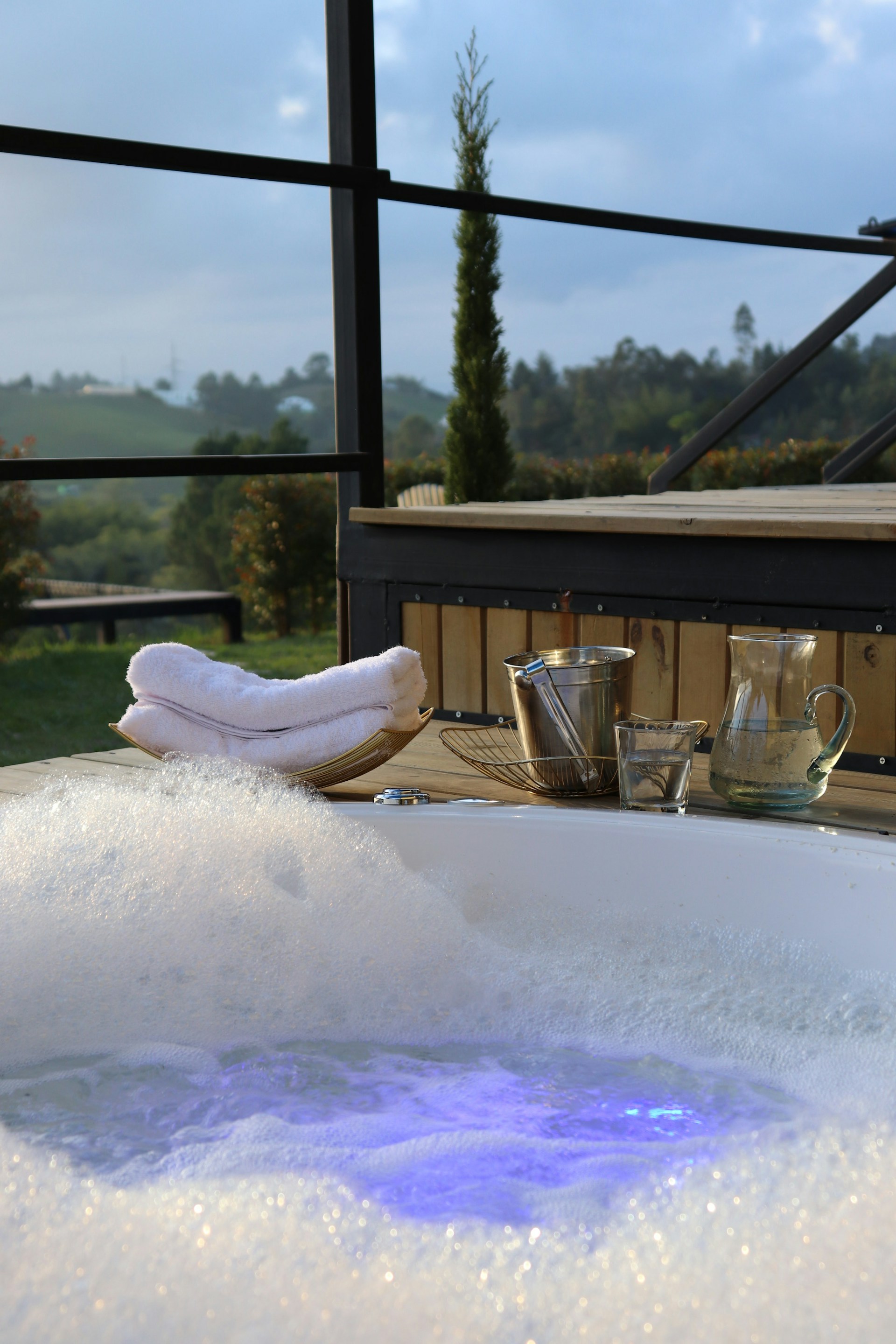 Installation d'un jacuzzi avec bulles, service Monac'eau à Nice et Menton